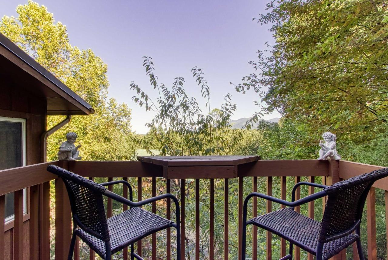 Cozy Cabin With Mountain Views Near Skylift Park! Gatlinburg Eksteriør billede