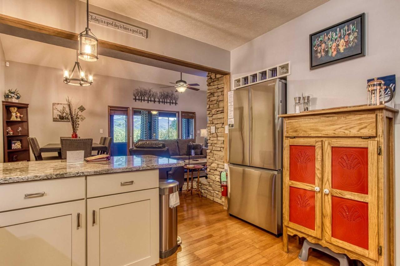 Cozy Cabin With Mountain Views Near Skylift Park! Gatlinburg Eksteriør billede