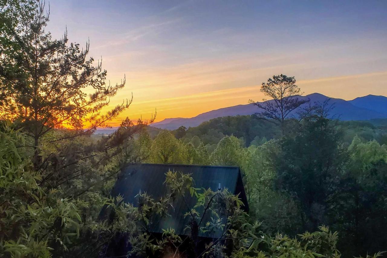 Cozy Cabin With Mountain Views Near Skylift Park! Gatlinburg Eksteriør billede