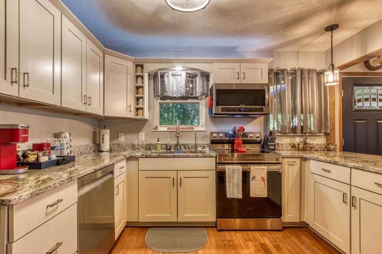 Cozy Cabin With Mountain Views Near Skylift Park! Gatlinburg Eksteriør billede