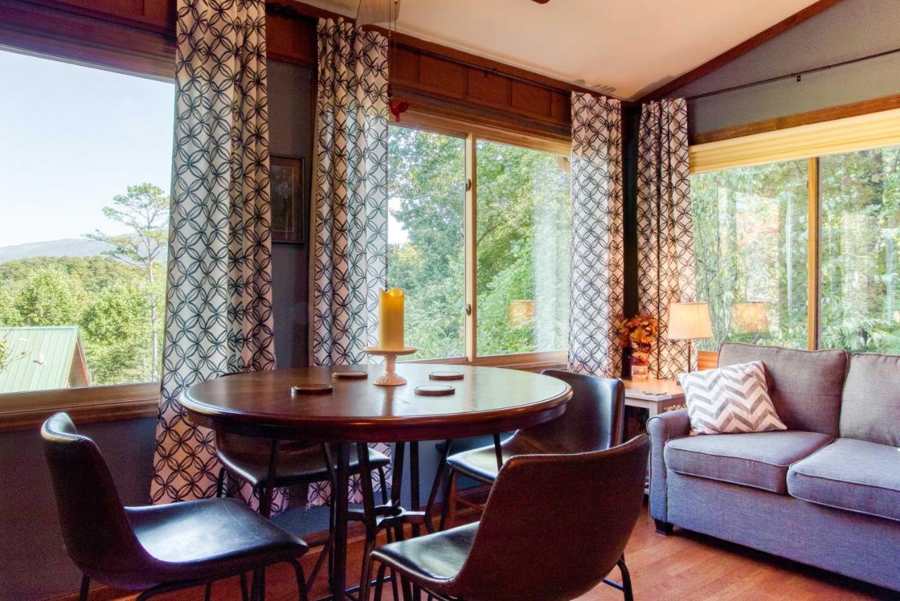 Cozy Cabin With Mountain Views Near Skylift Park! Gatlinburg Eksteriør billede